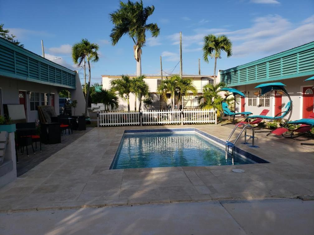 Georges Royal Inn Frederiksted Exterior foto